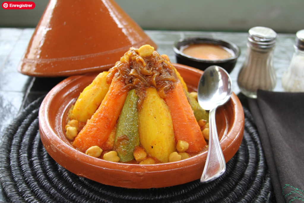 Déguster un couscous préparé avec soin par notre cuisinière et servis dans le patio ou sur le toit du Riad Zenaya & Spa à Marrakech